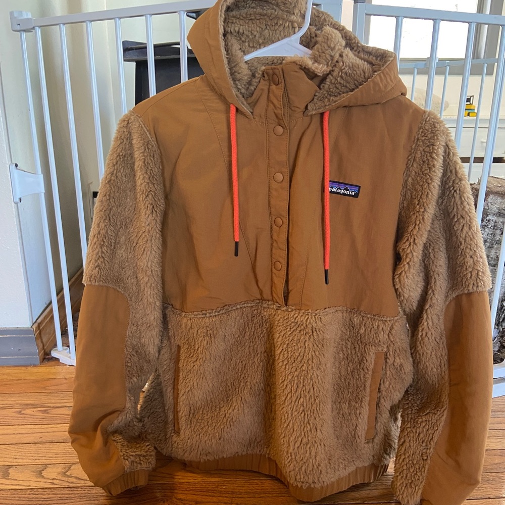 Patagonia sherpa 1/4 button hooded jacket size small